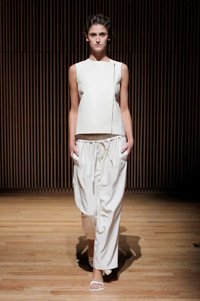 Look 11